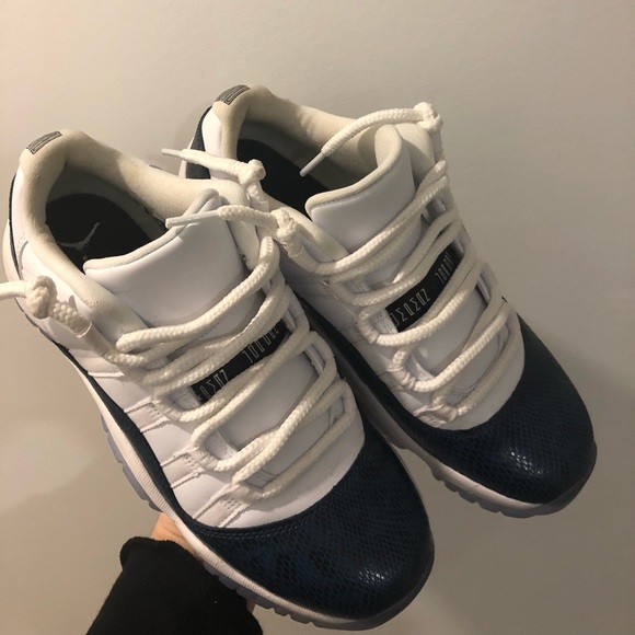 Size 7 Snake Skin Low Jordan 11 - Picture 3 of 3